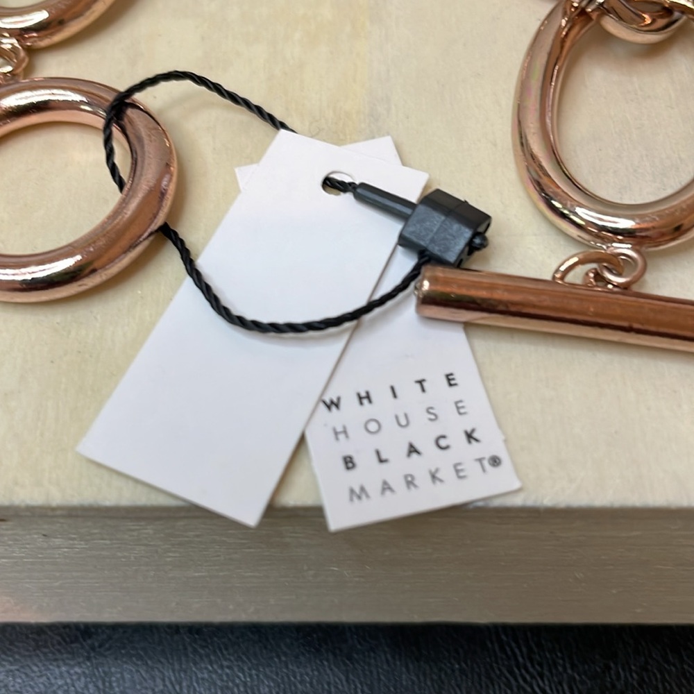 NWT White House Black Market rose gold color link toggle clasp bracelet - Picture 3 of 5